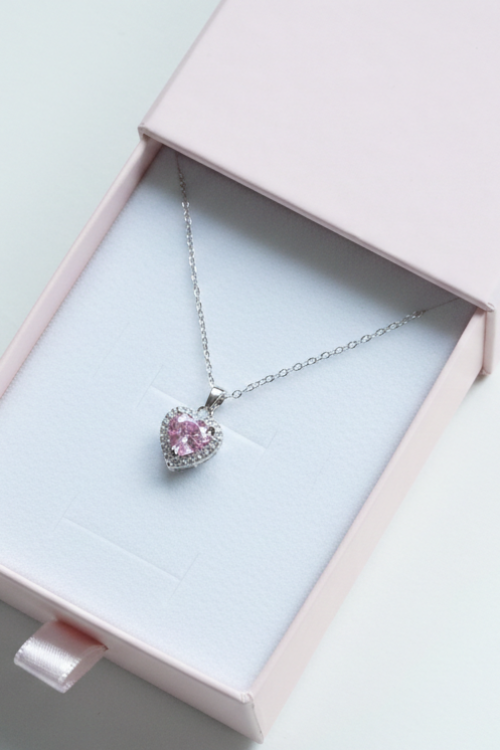 Minimal Tasarımlı Kadın Gümüş Renk Çelik Kolye Pembe Taşlı Baget Kalp Figürlü -316L Paslanmaz Çelik